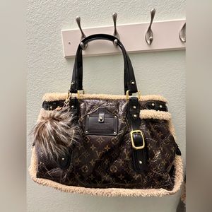Louis Vuitton Thunder Large Brown
Shearling Tote 100% Authentic